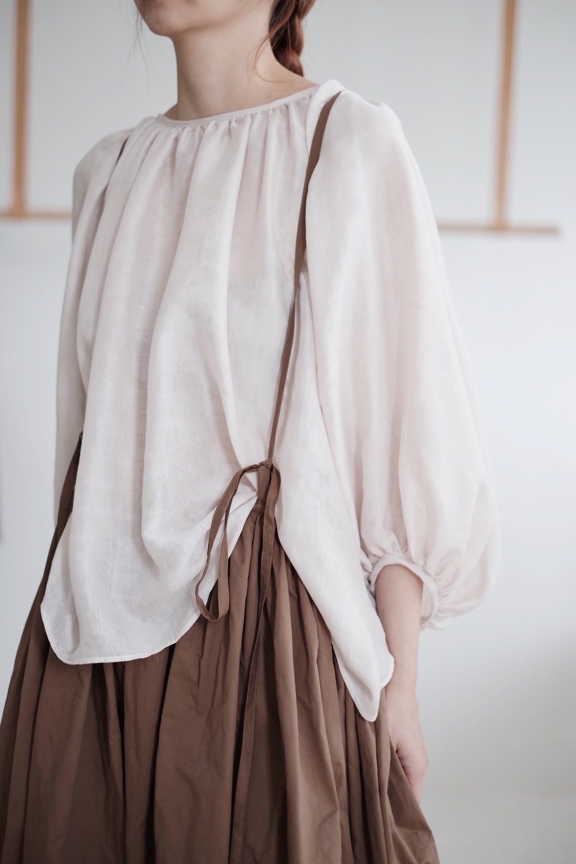 GAUZE GATHERED SLEEVES TOP