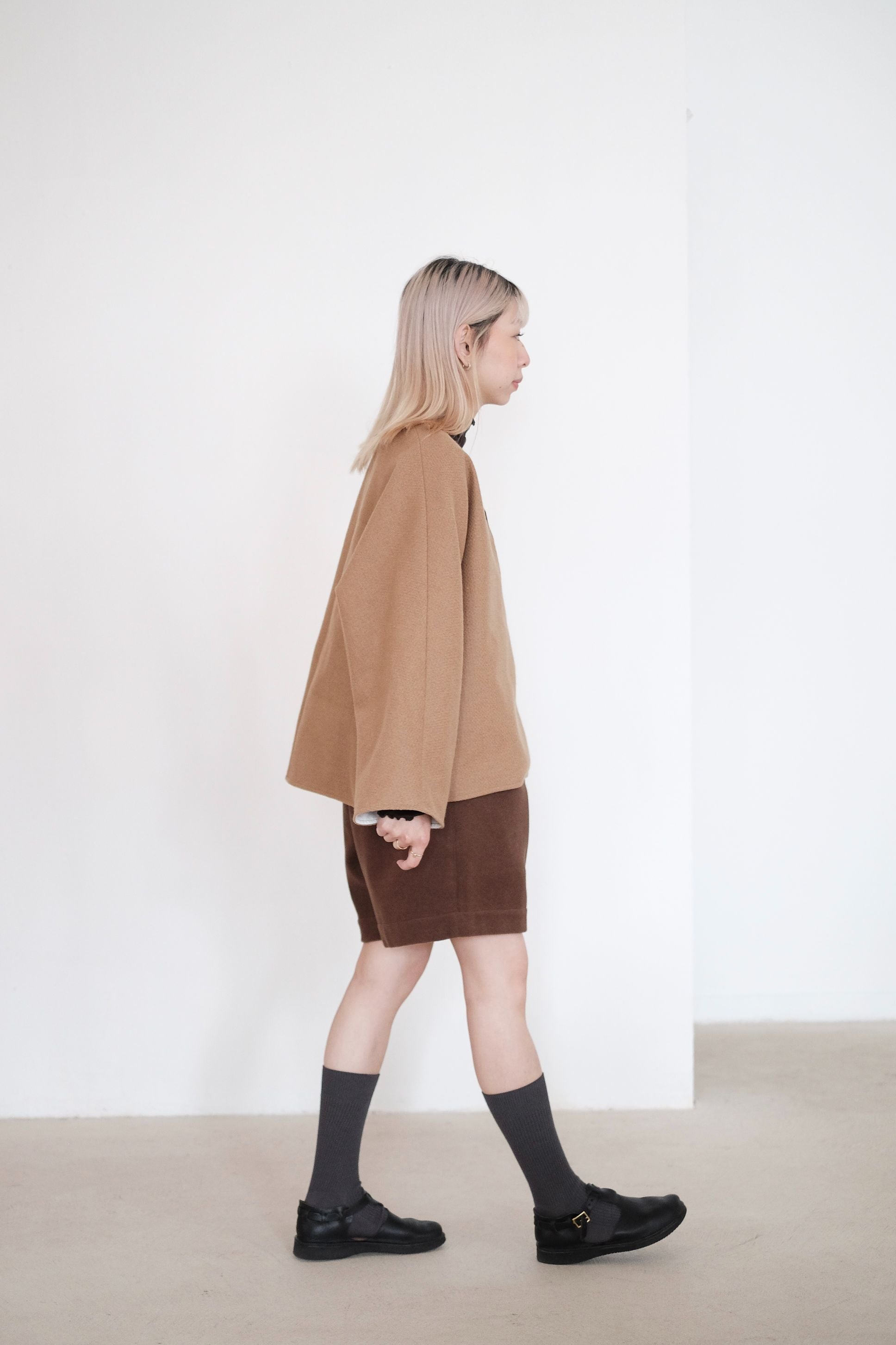 PEEK-A-BOO JACKET (CAMEL)