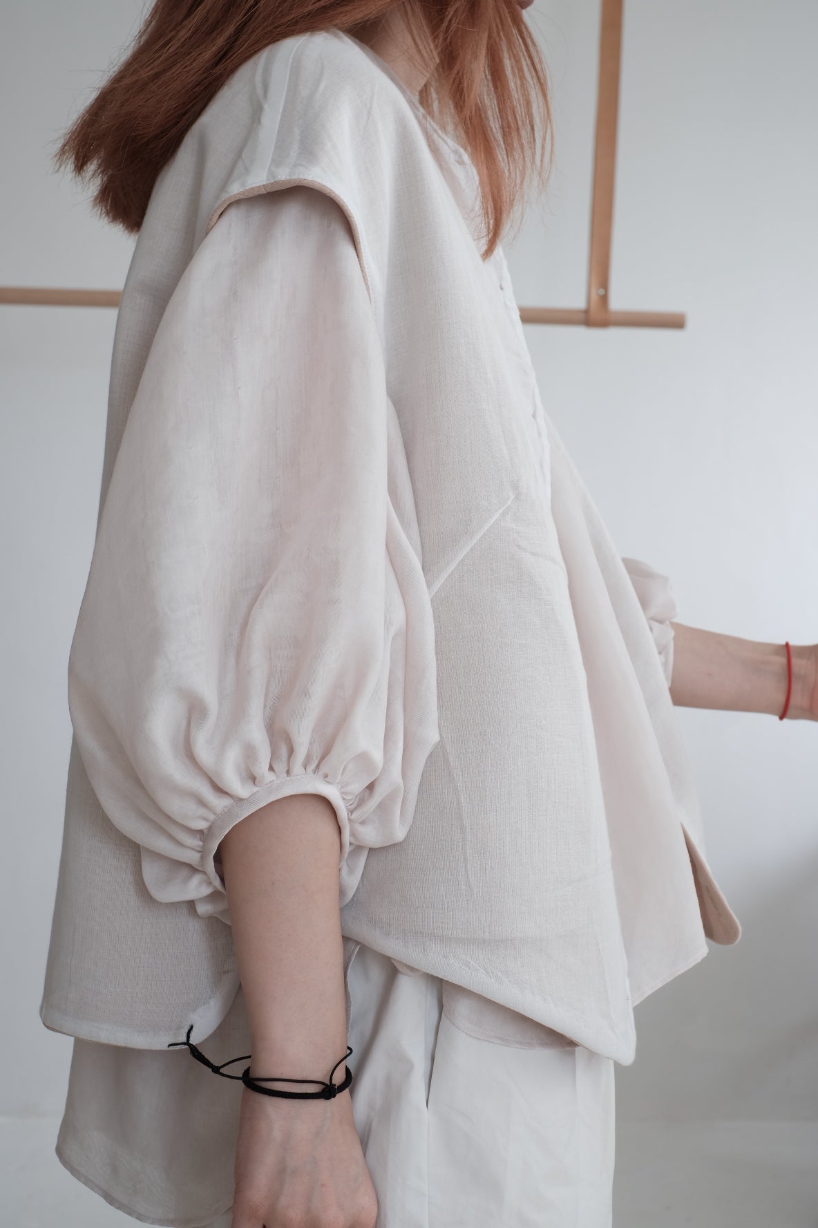 GAUZE GATHERED SLEEVES TOP