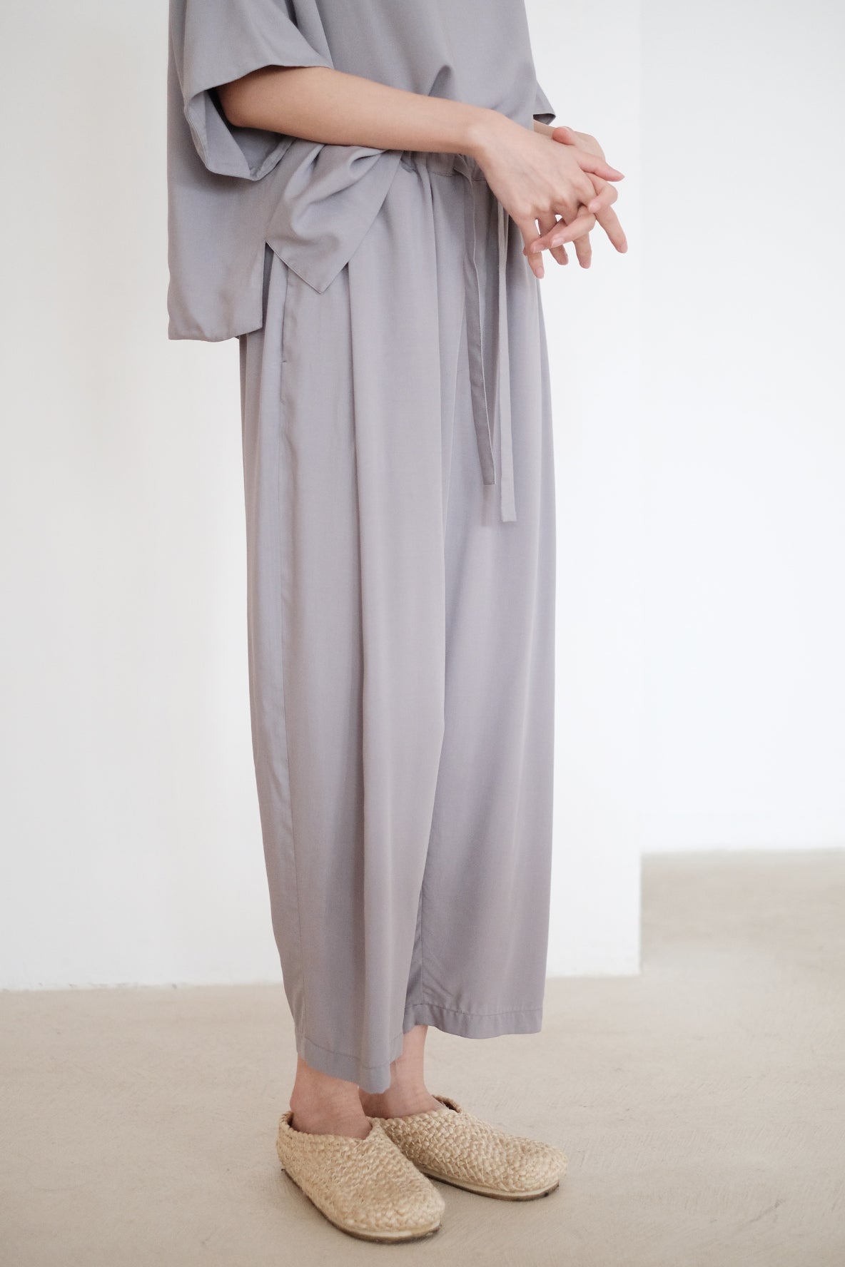 CARLI PANTS (LIGHT GREY)