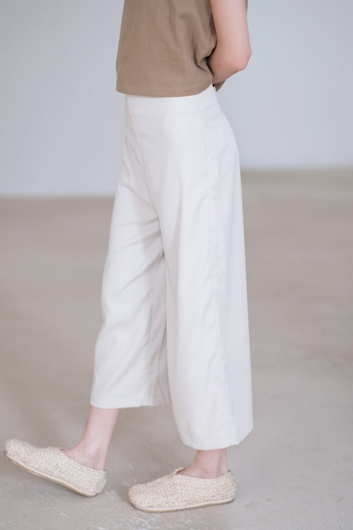 SILLIAN TROUSERS (BEIGE)