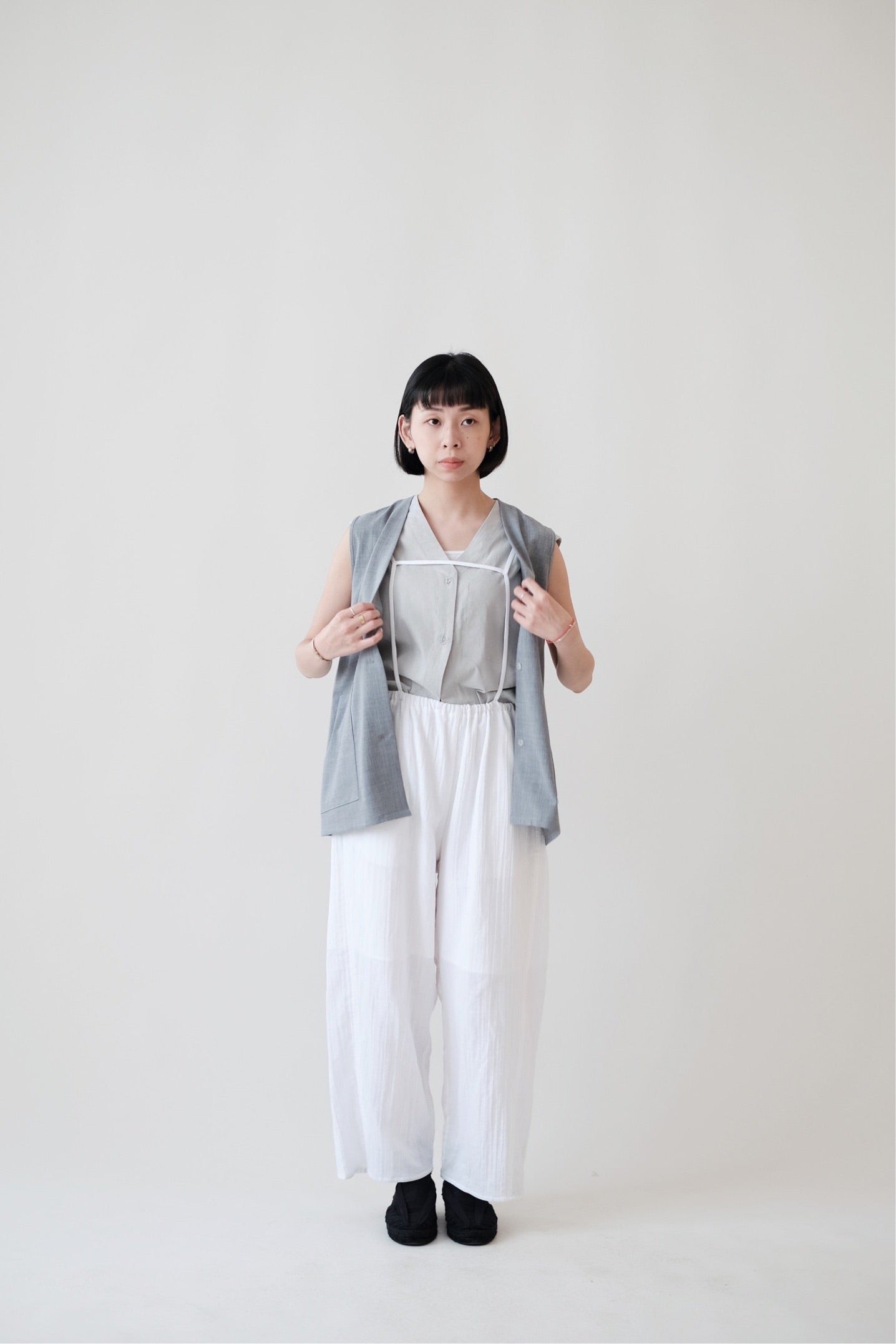 GRANNY VEST (GREY)