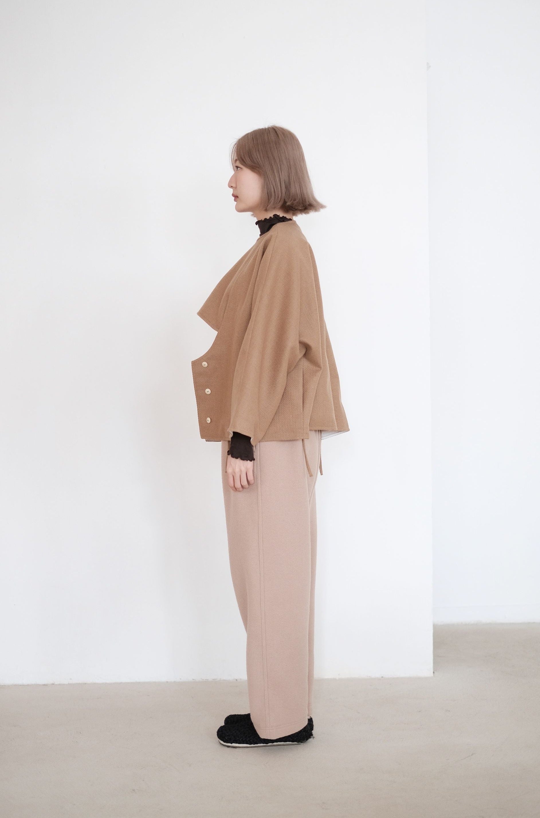 PEEK-A-BOO JACKET (CAMEL)