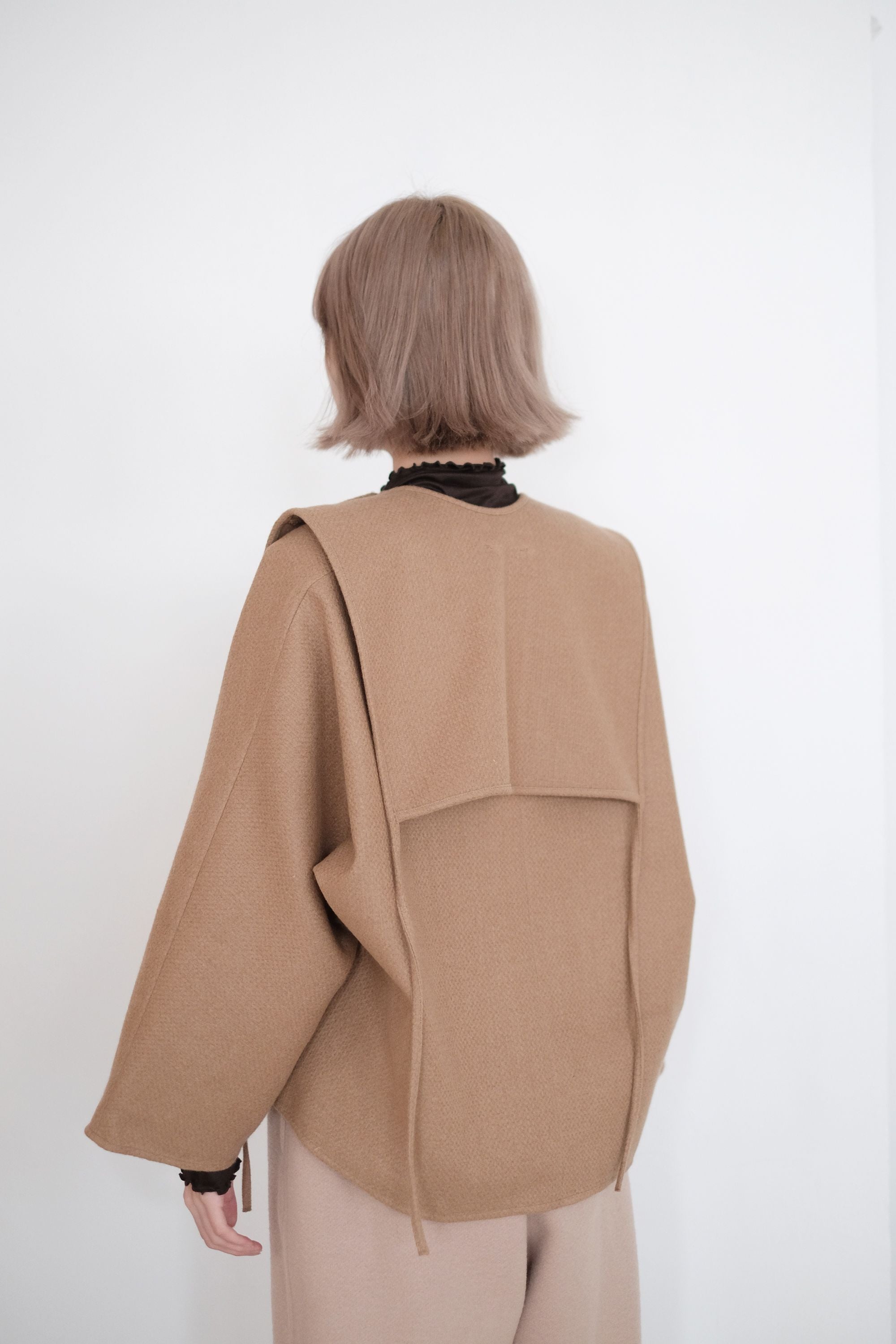 PEEK-A-BOO JACKET (CAMEL)