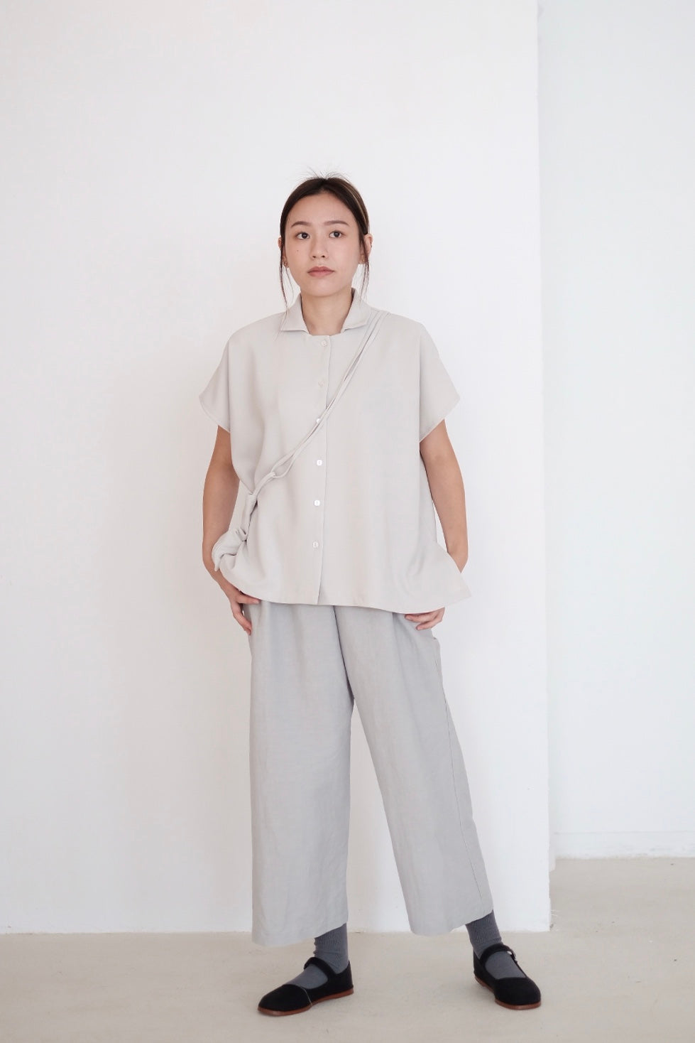 LAYLA BOX BLOUSE (LIGHT GREY)