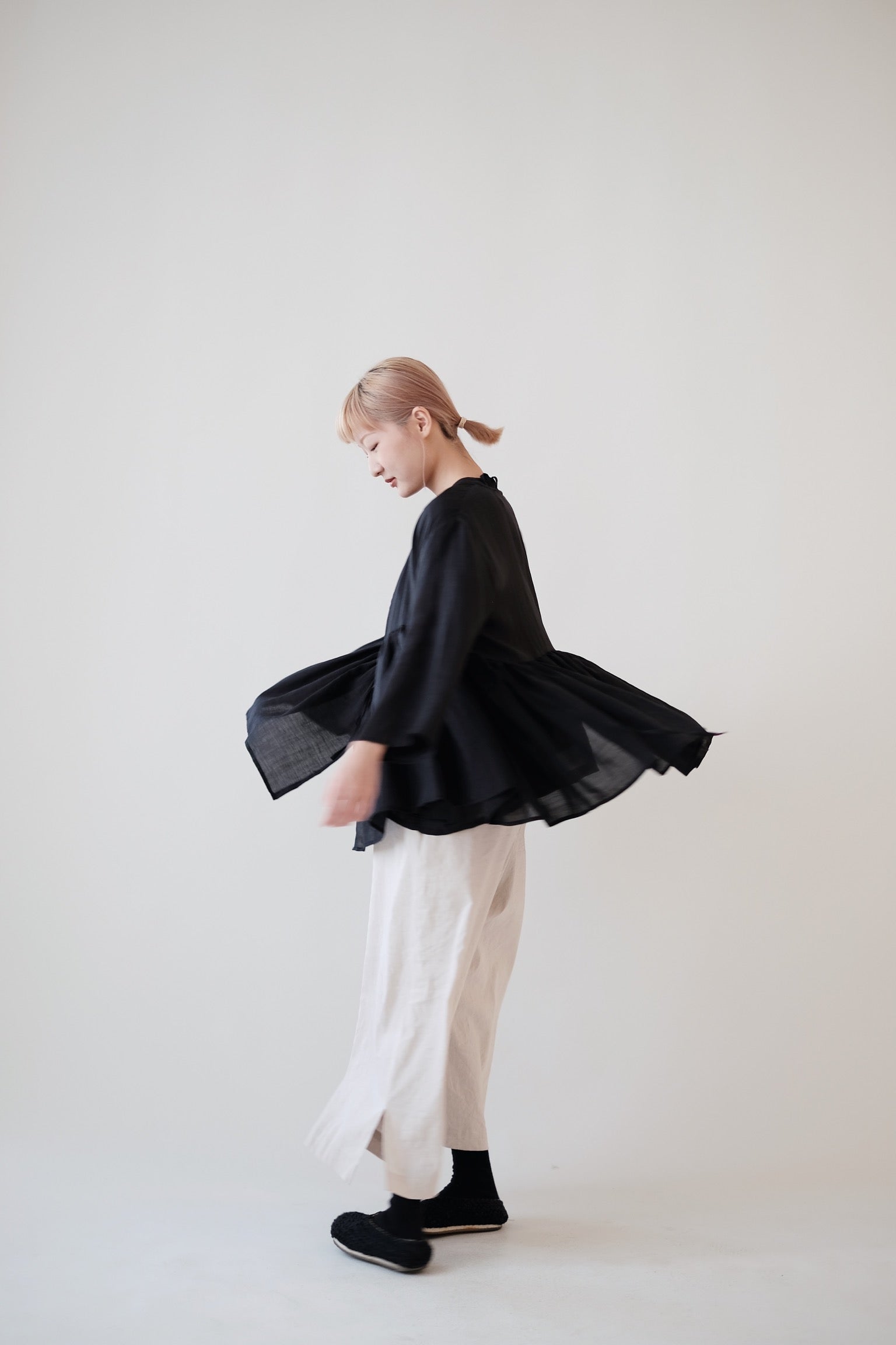 KĒKI LAYER BLOUSES WITH STRAPPING (BLACK)