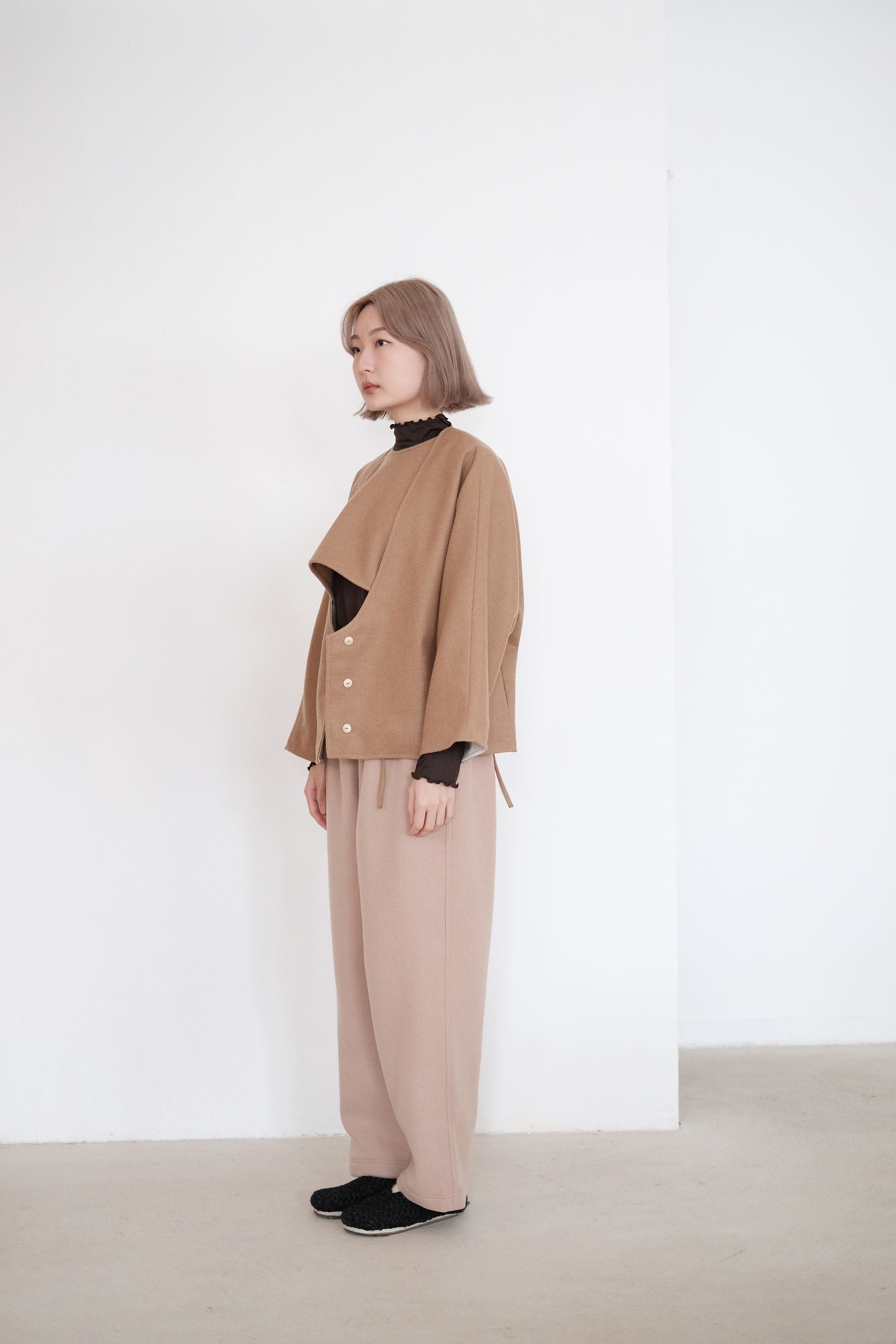 PEEK-A-BOO JACKET (CAMEL)