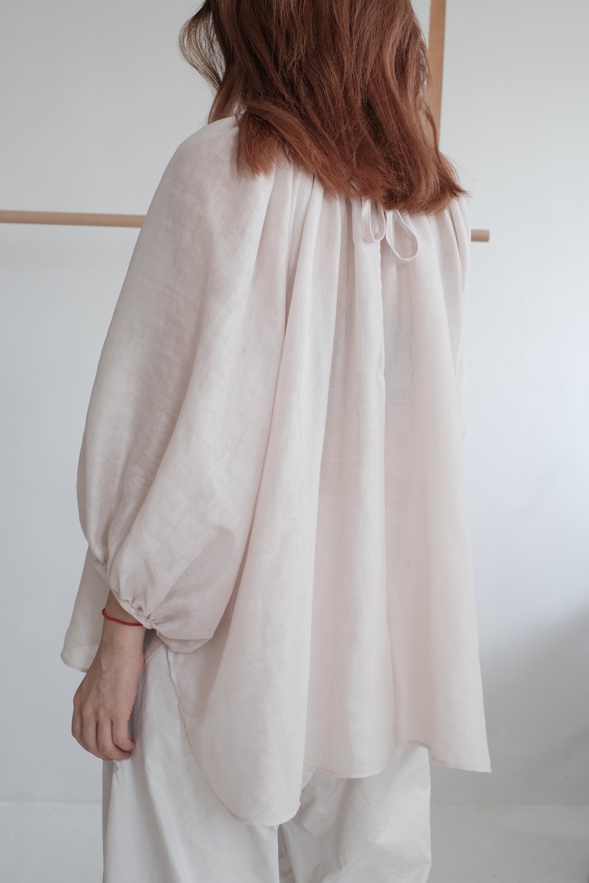 GAUZE GATHERED SLEEVES TOP