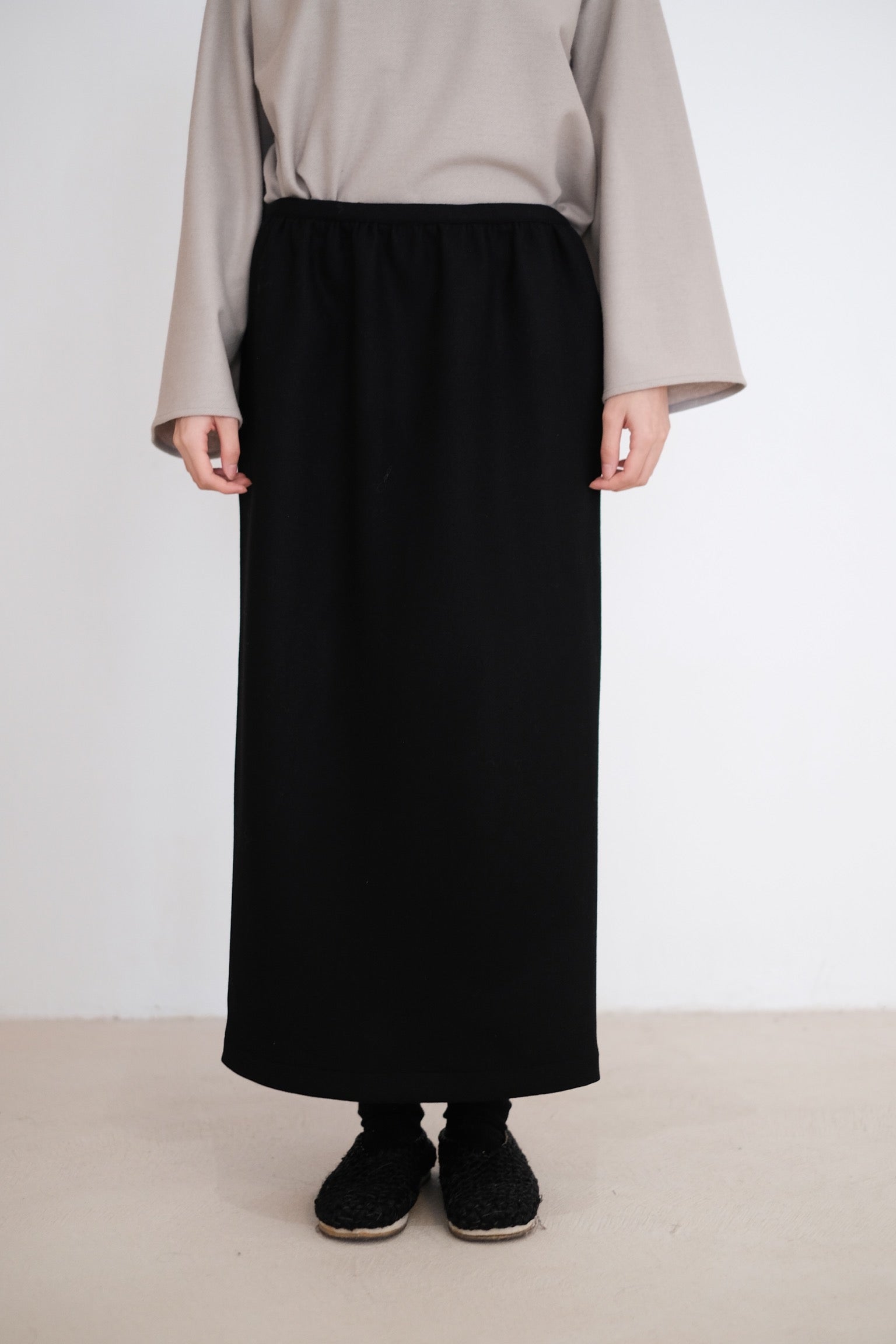 A PENCIL MIDI SKIRT (BLACK)