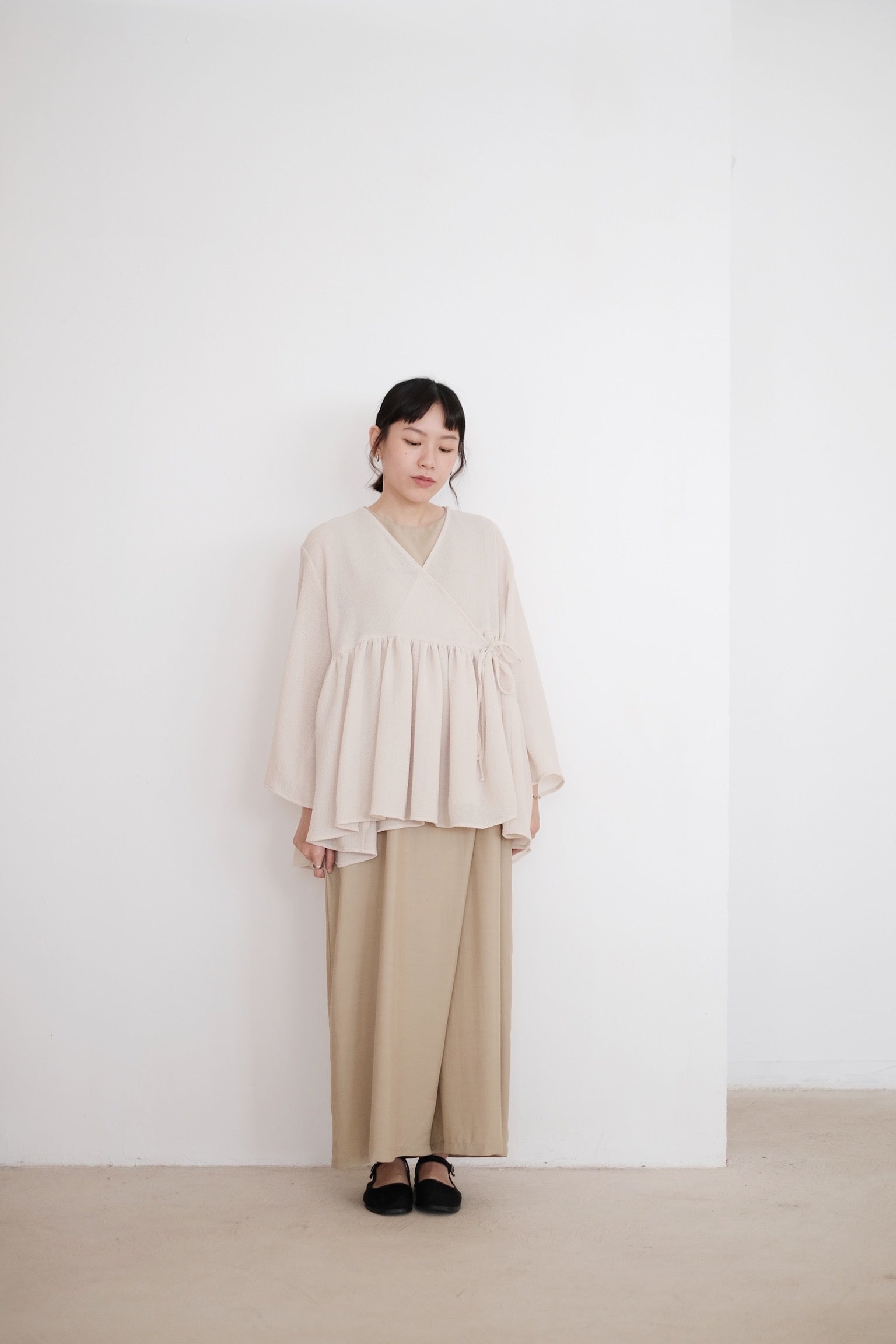 KĒKI LAYER BLOUSES WITH STRAPPING (PEARL)