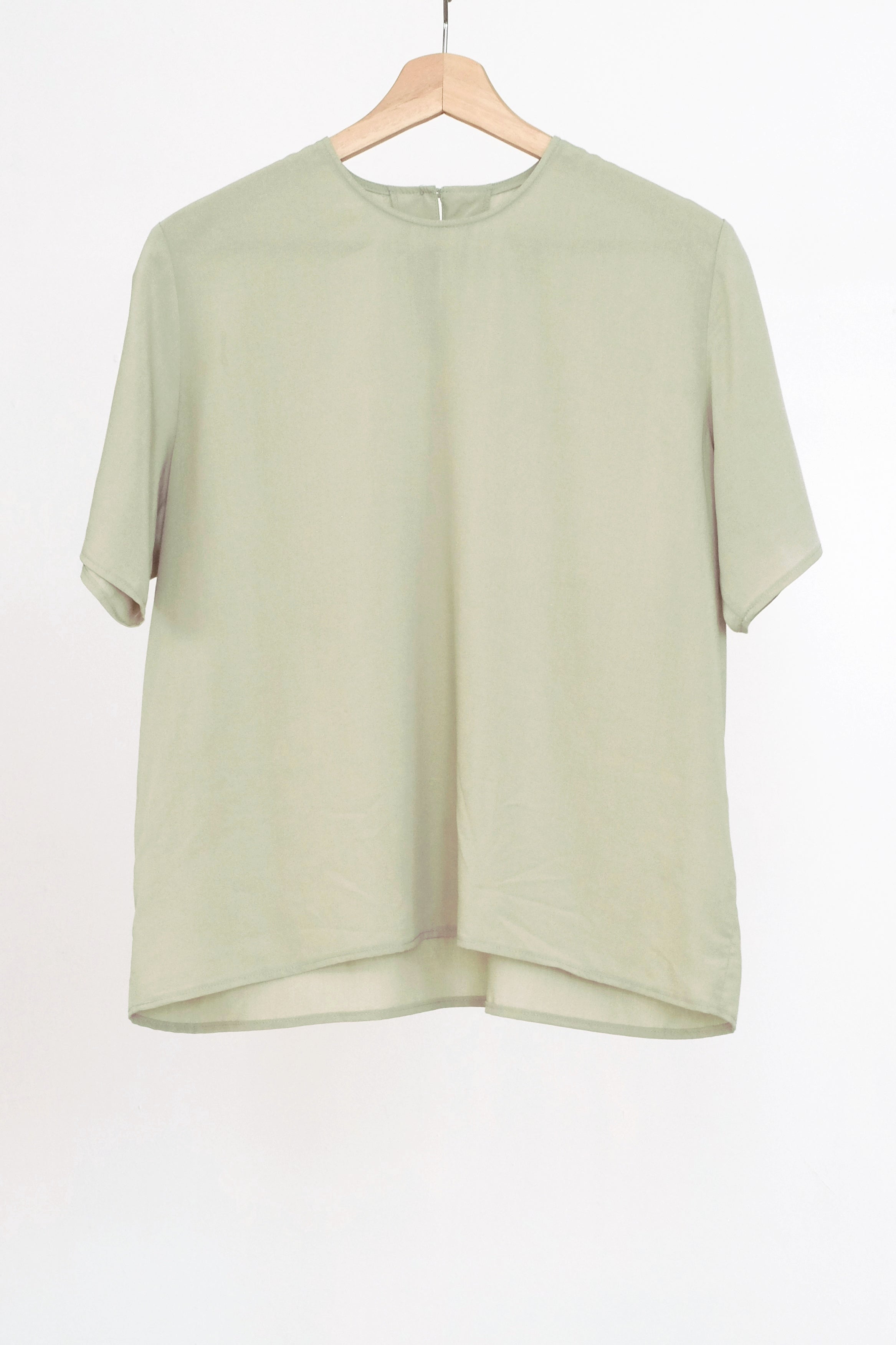 AMELIA BLOUSE (MATCHA) | 淡抹茶色短袖上衣