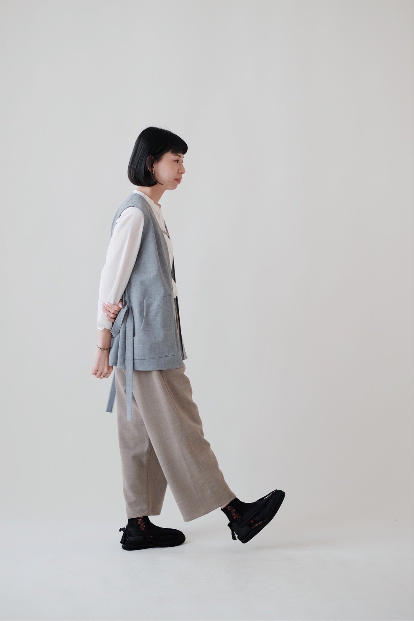 GRANNY VEST (GREY)