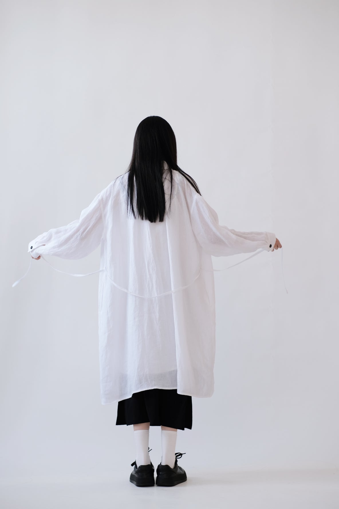 WRENNY LONG SHIRT DRESS (WHITE)