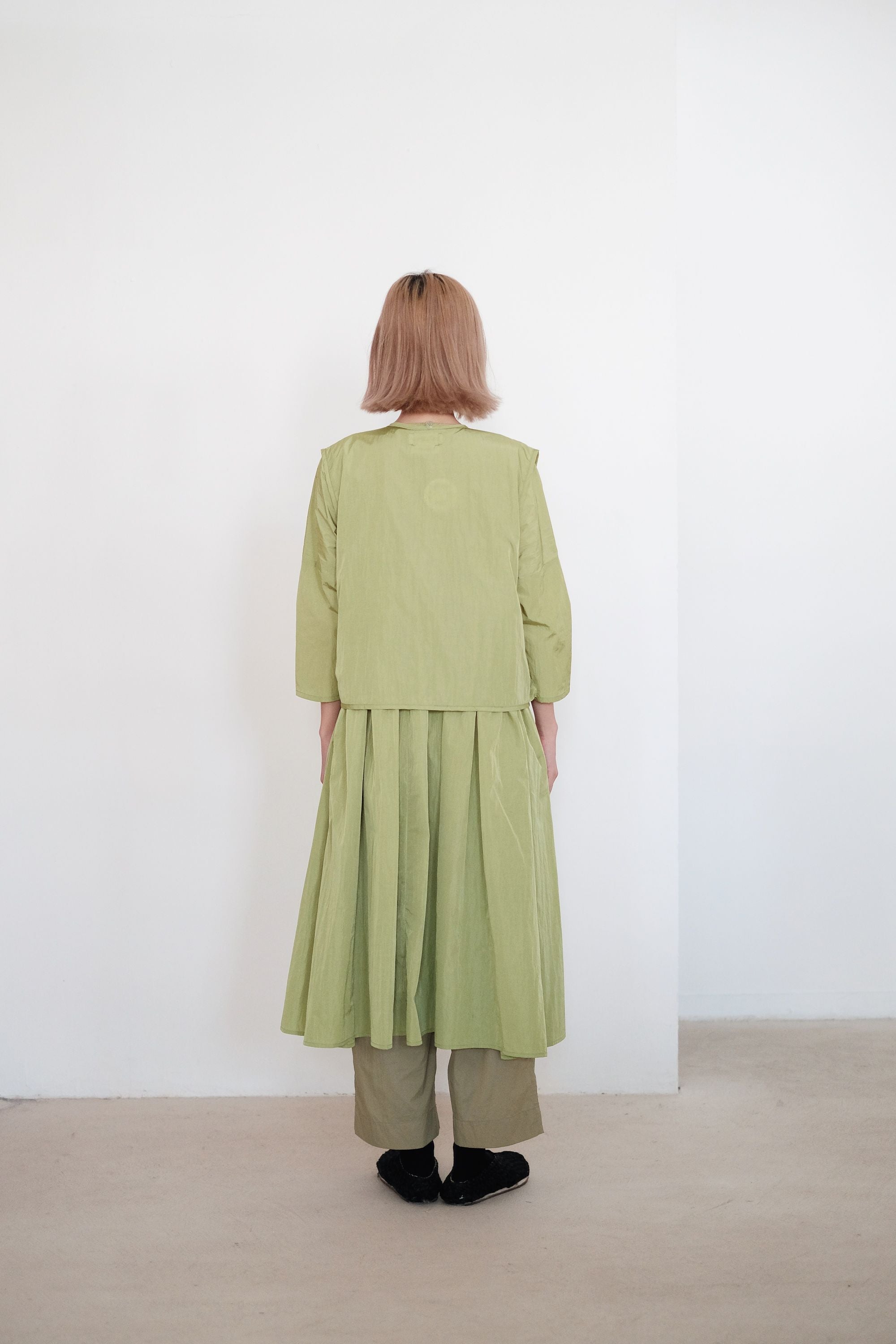 MIA DRESS (GREEN) | 青草綠色寬鬆碎摺長裙