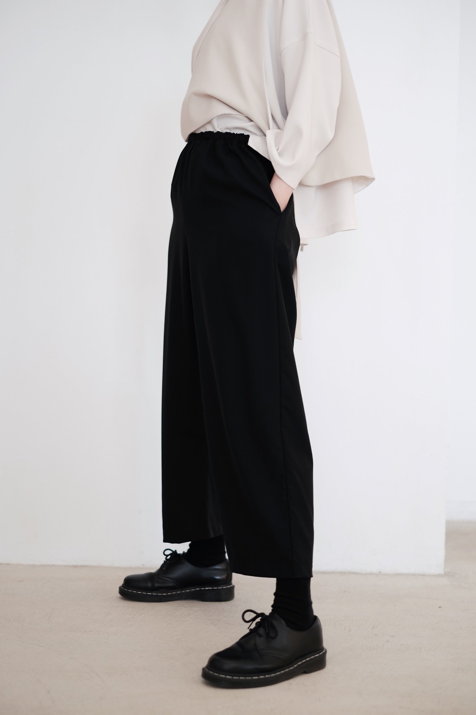 GRANDMA PANTS IN WOOL (BLACK)