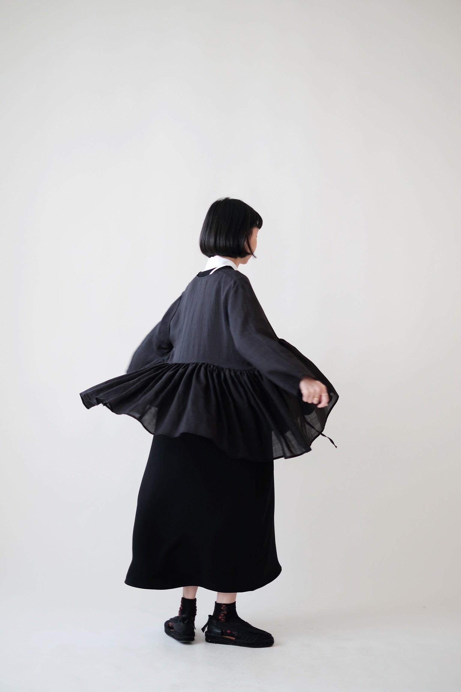 KĒKI LAYER BLOUSES WITH STRAPPING (BLACK)