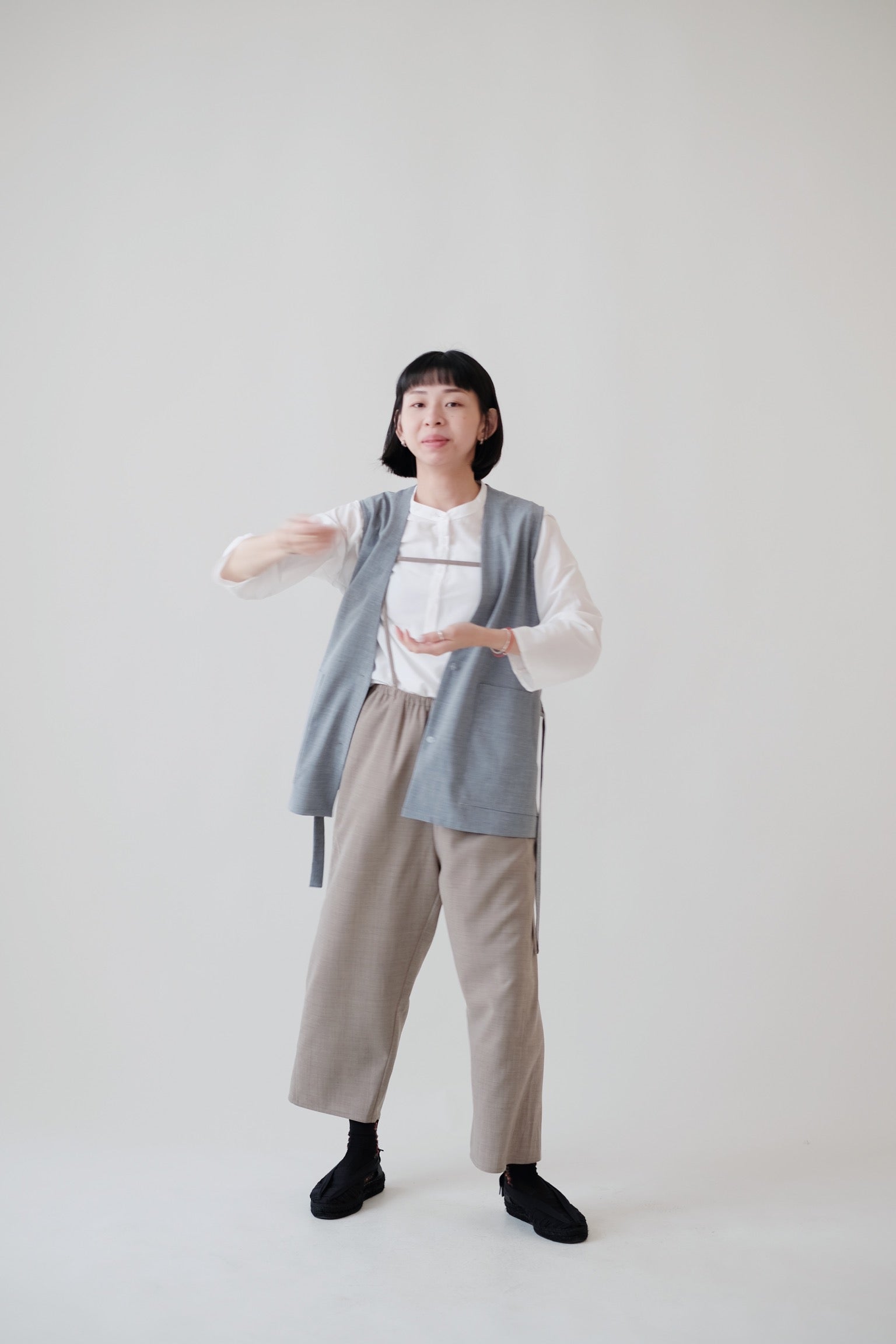 GRANNY VEST (GREY)