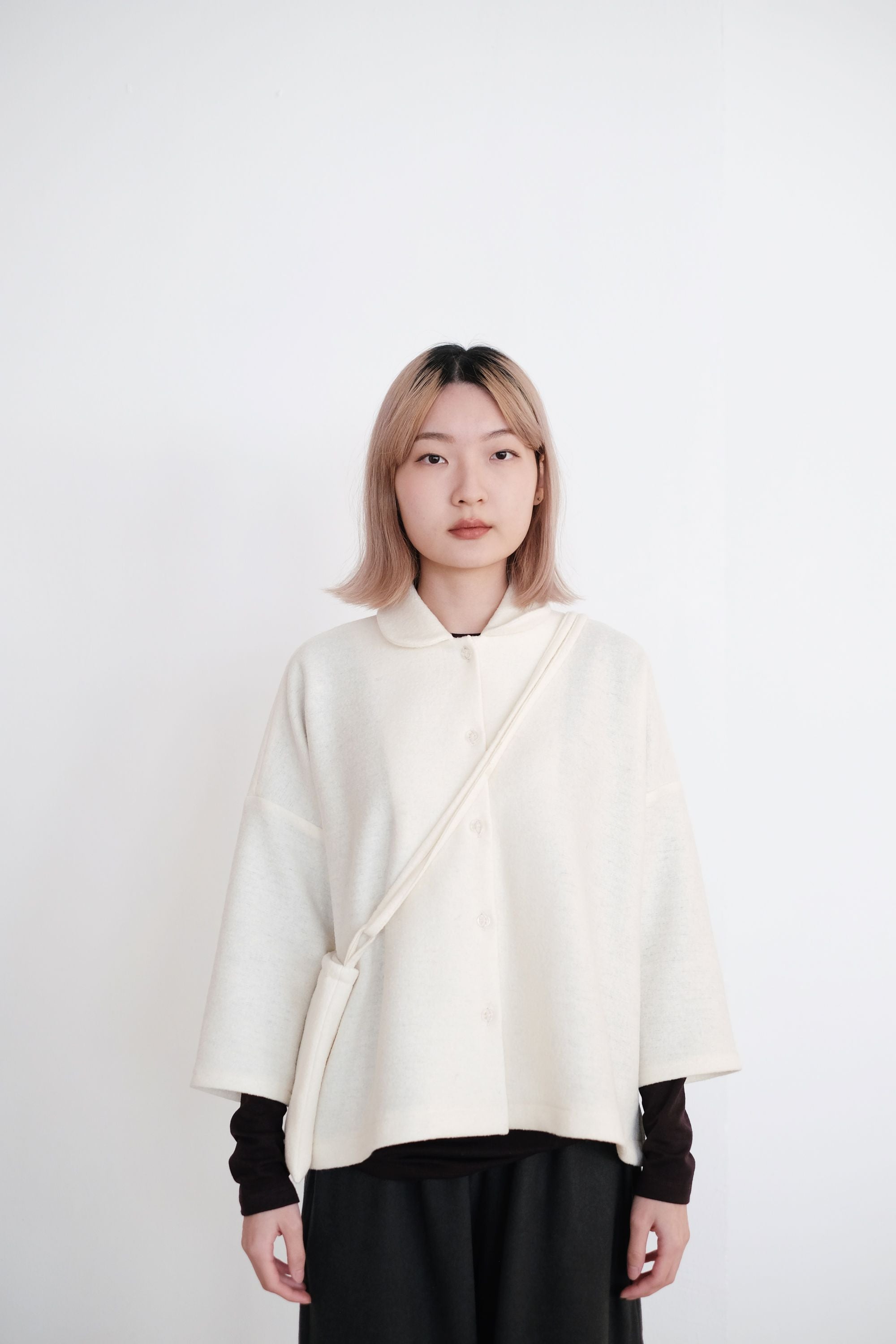 NYLA BOX BLOUSE (CREAM)