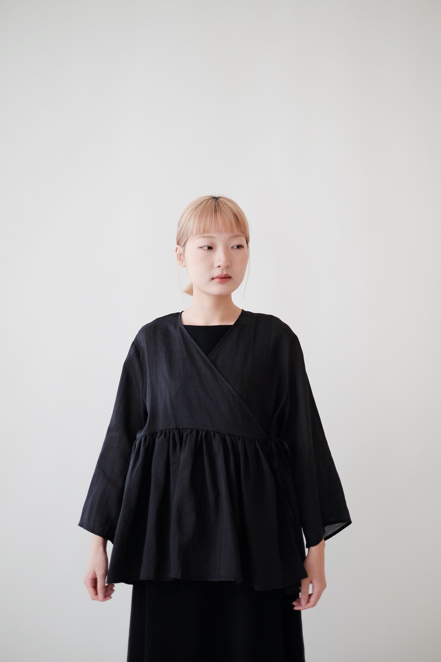 KĒKI LAYER BLOUSES WITH STRAPPING (BLACK)