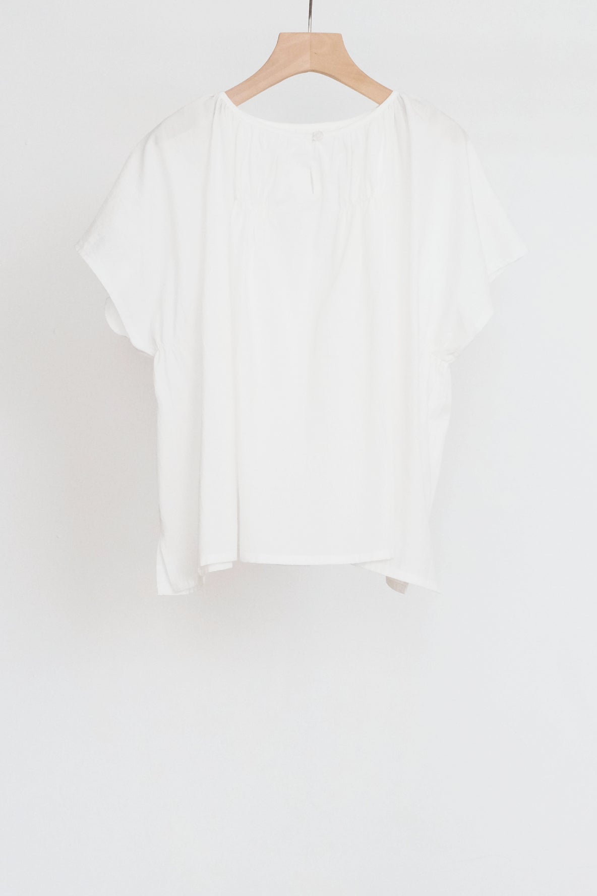 PAIGE GATHERED BLOUSE (WHITE)