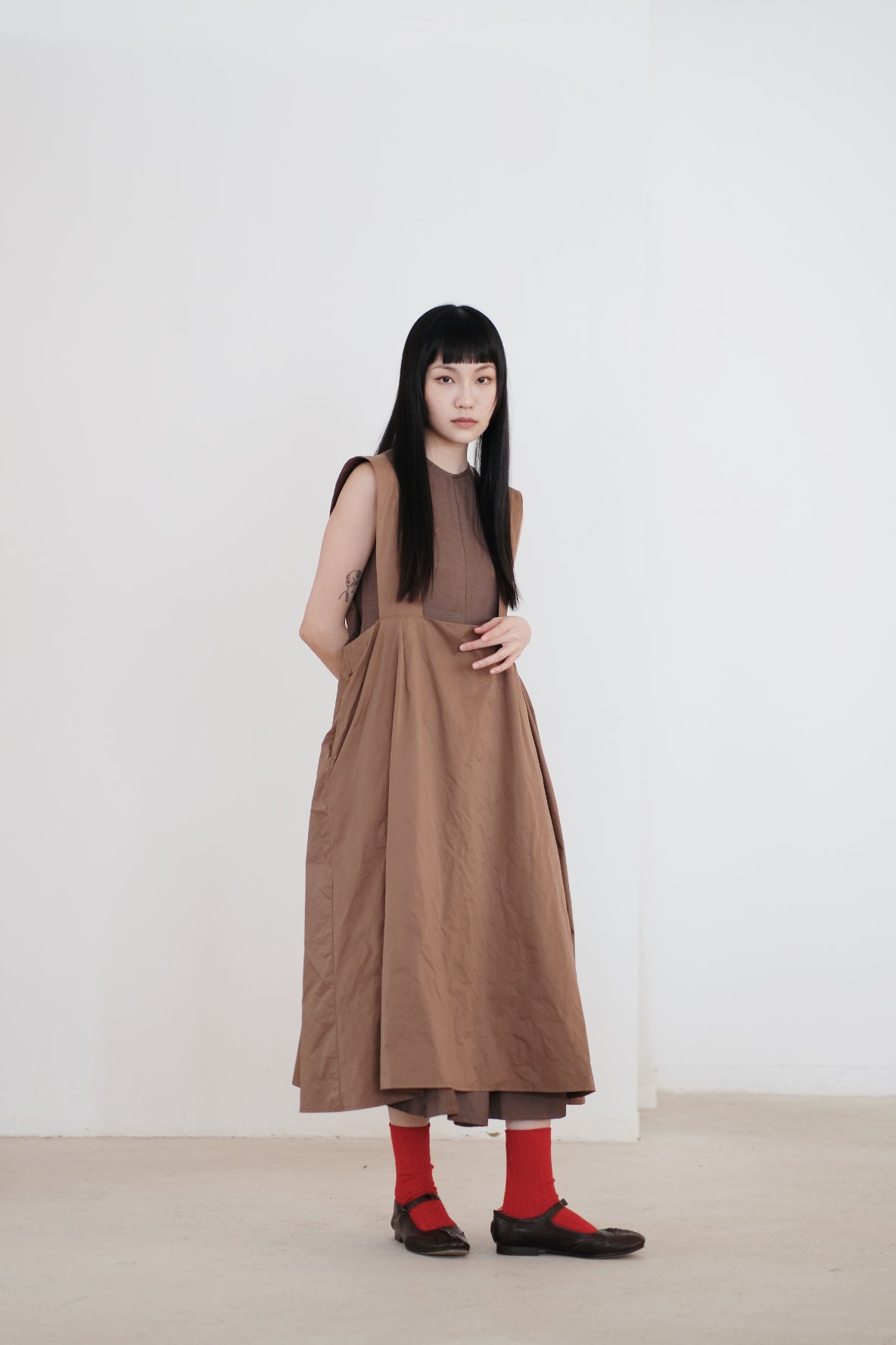 THE STELLE DRESS (BROWN)