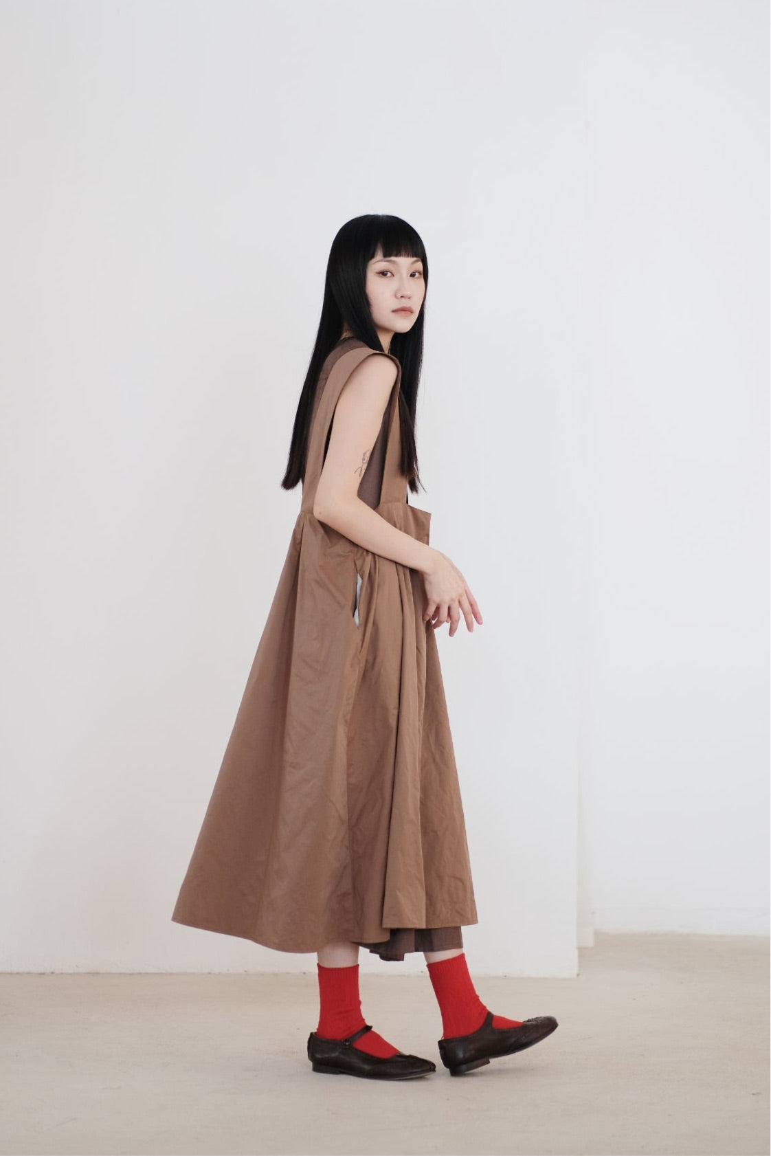 THE STELLE DRESS (BROWN)