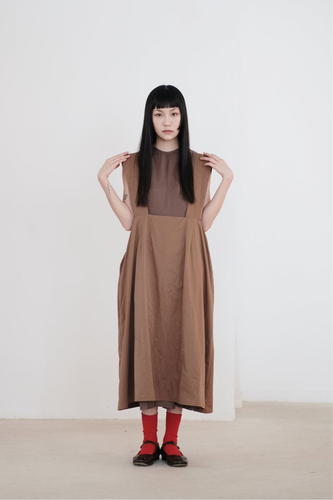 THE STELLE DRESS (BROWN)