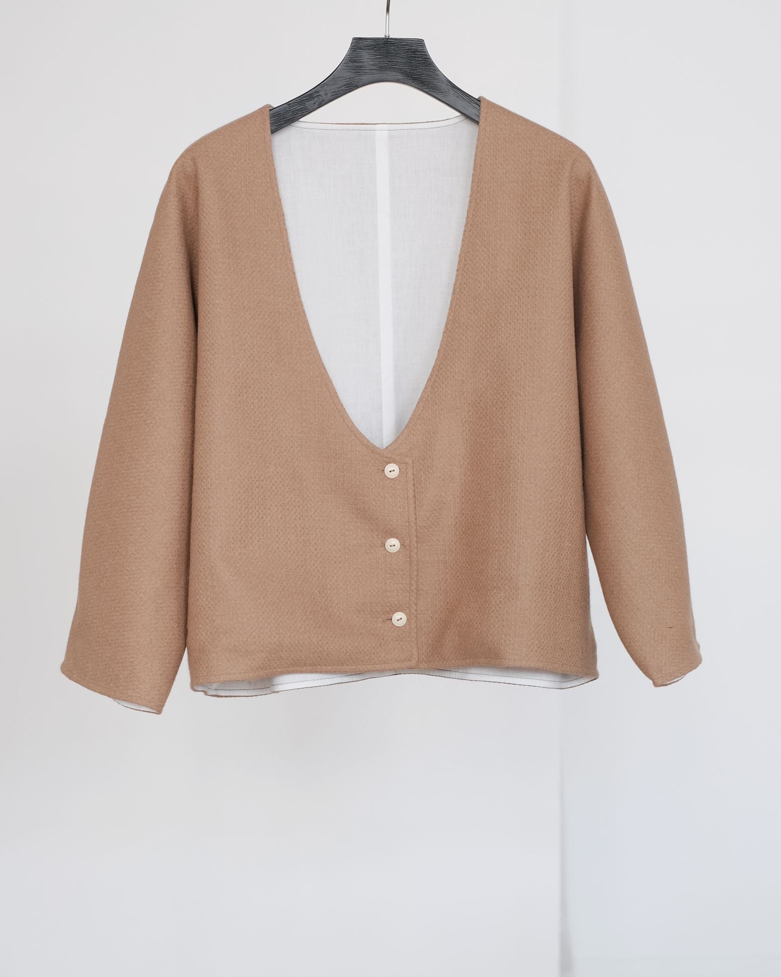 PEEK-A-BOO JACKET (CAMEL)