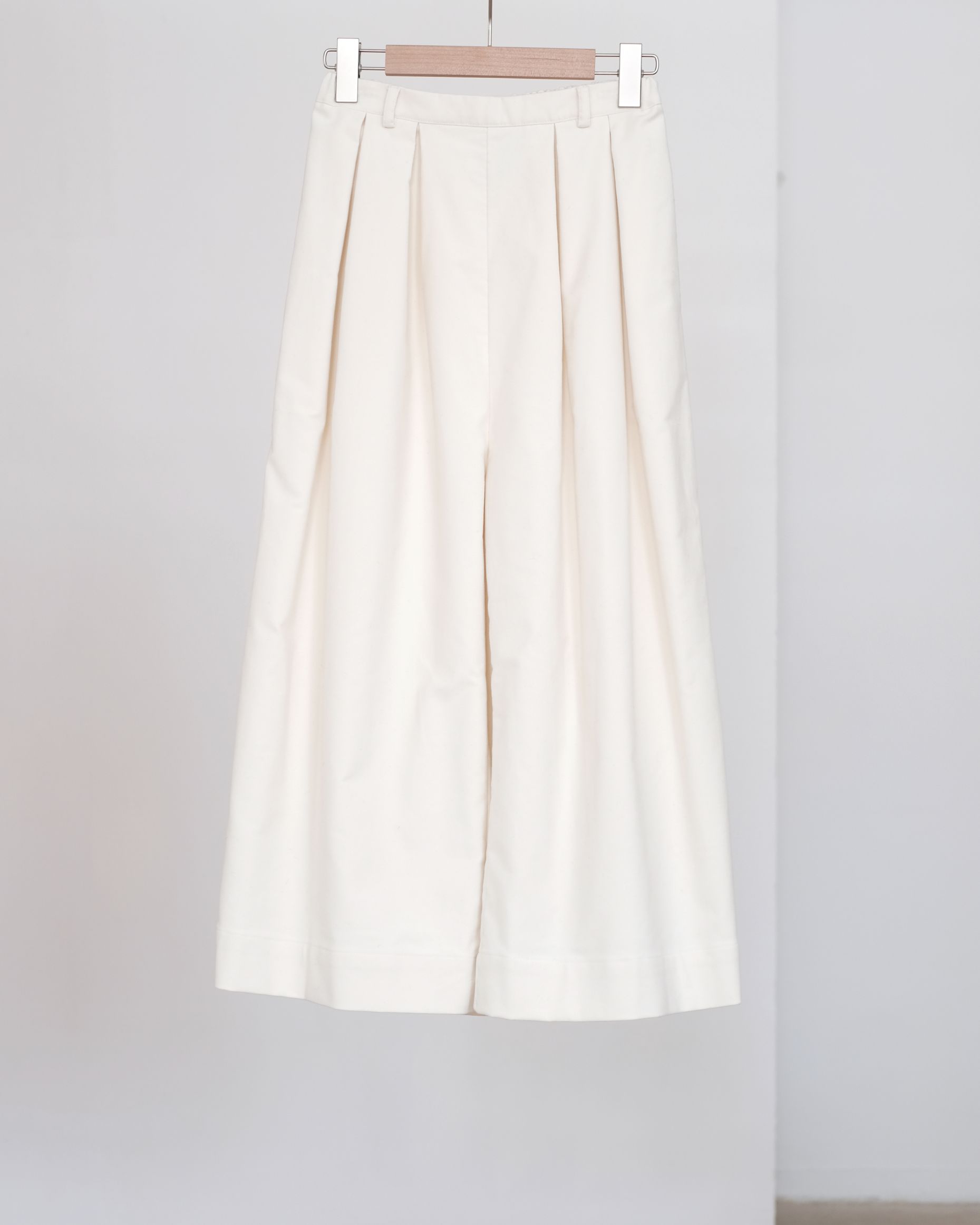 AILISEU PANTS (WHITE)