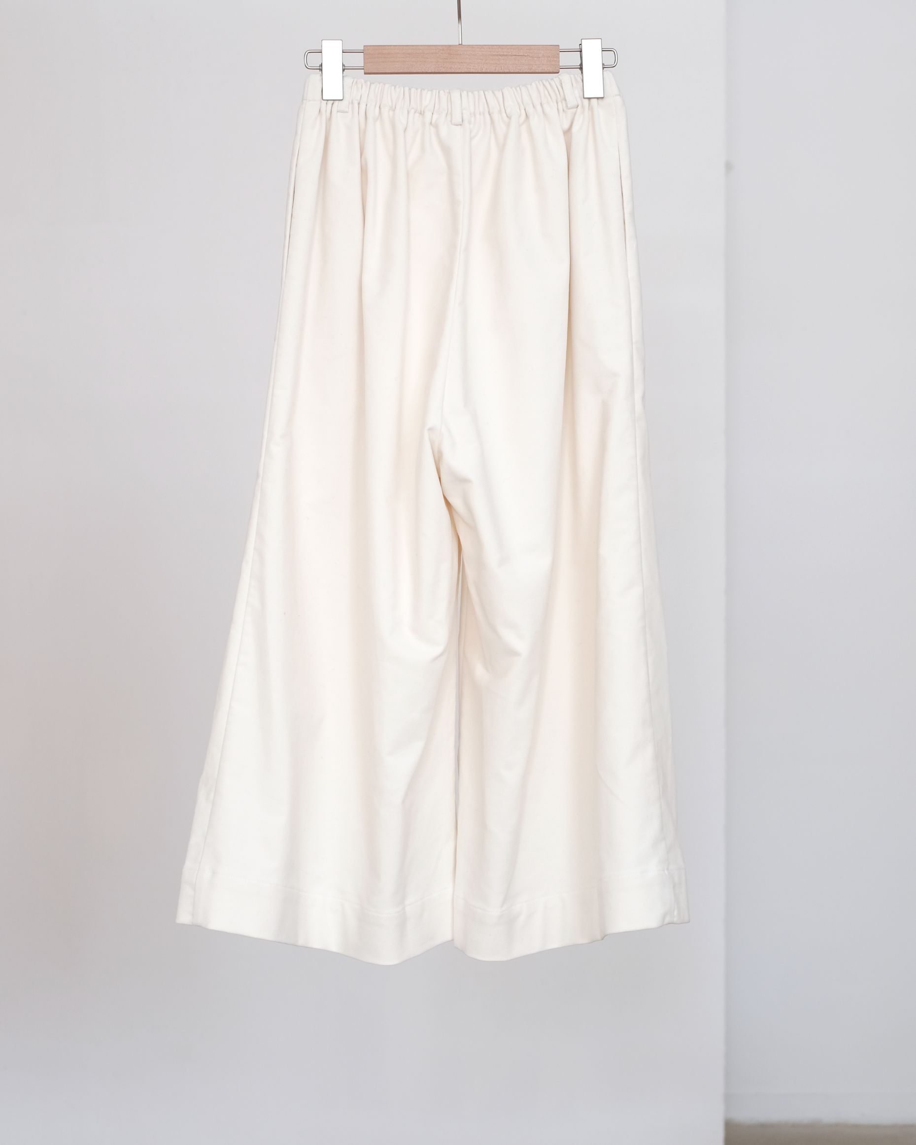 AILISEU PANTS (WHITE)