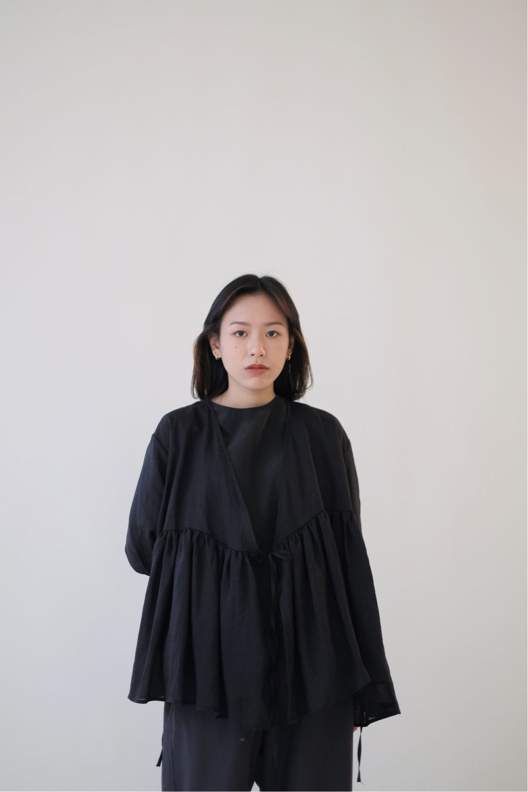 KĒKI LAYER BLOUSES WITH STRAPPING (BLACK)