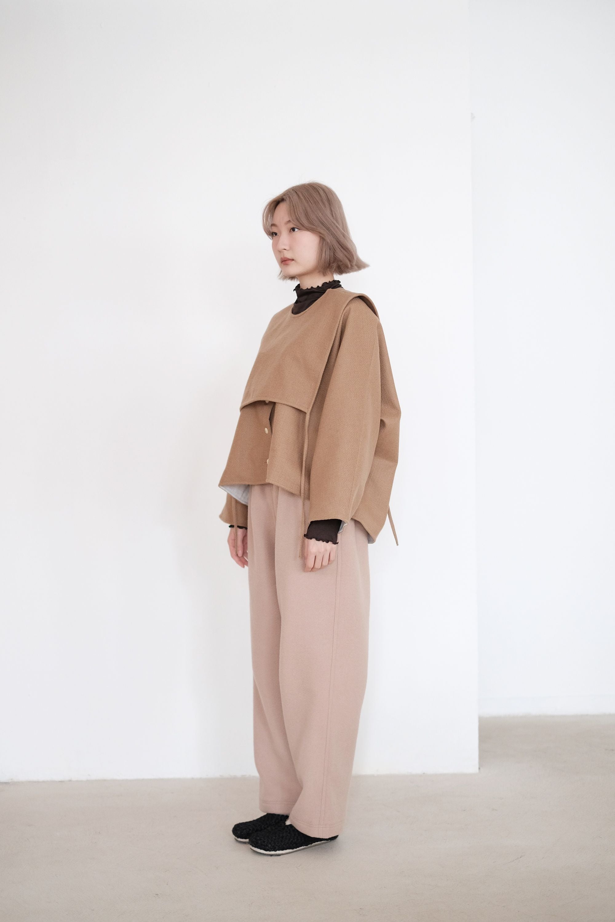 PEEK-A-BOO JACKET (CAMEL)