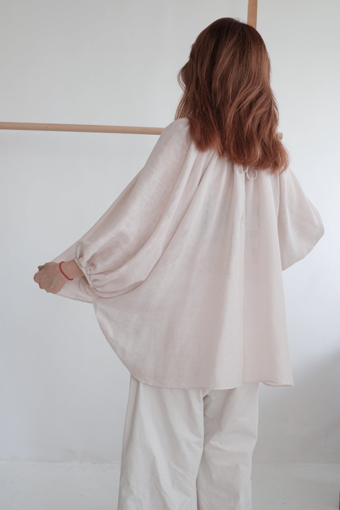 GAUZE GATHERED SLEEVES TOP