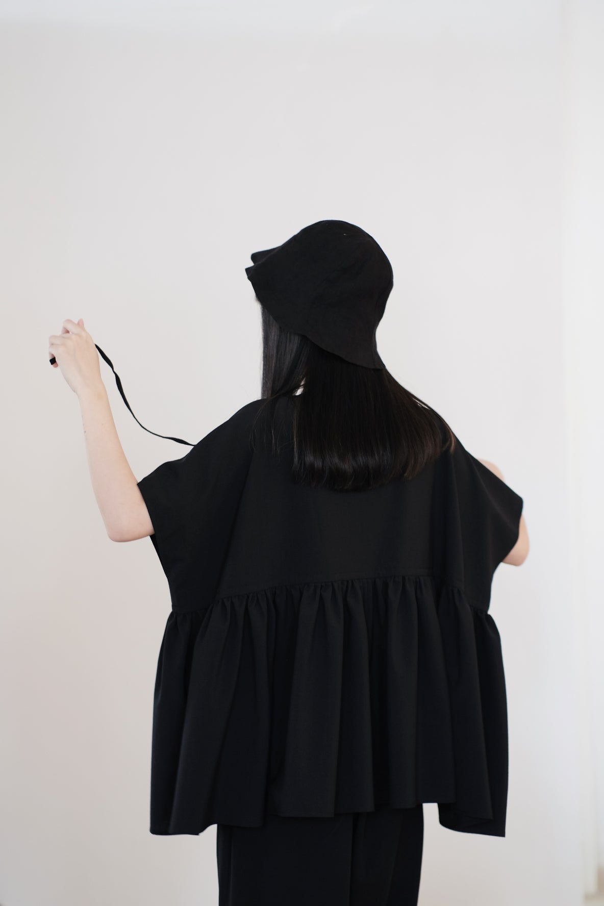 MAEVE GATHERED BLOUSE (BLACK)