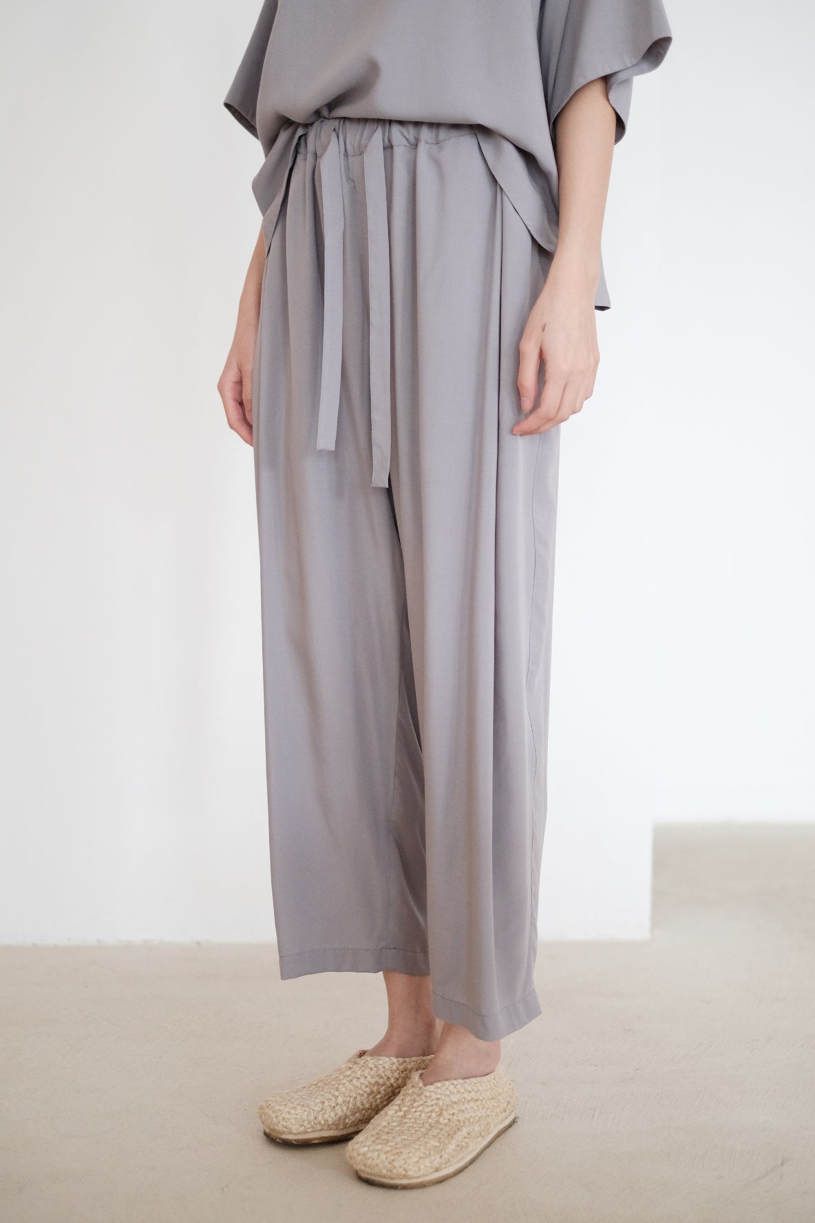 CARLI PANTS (LIGHT GREY)