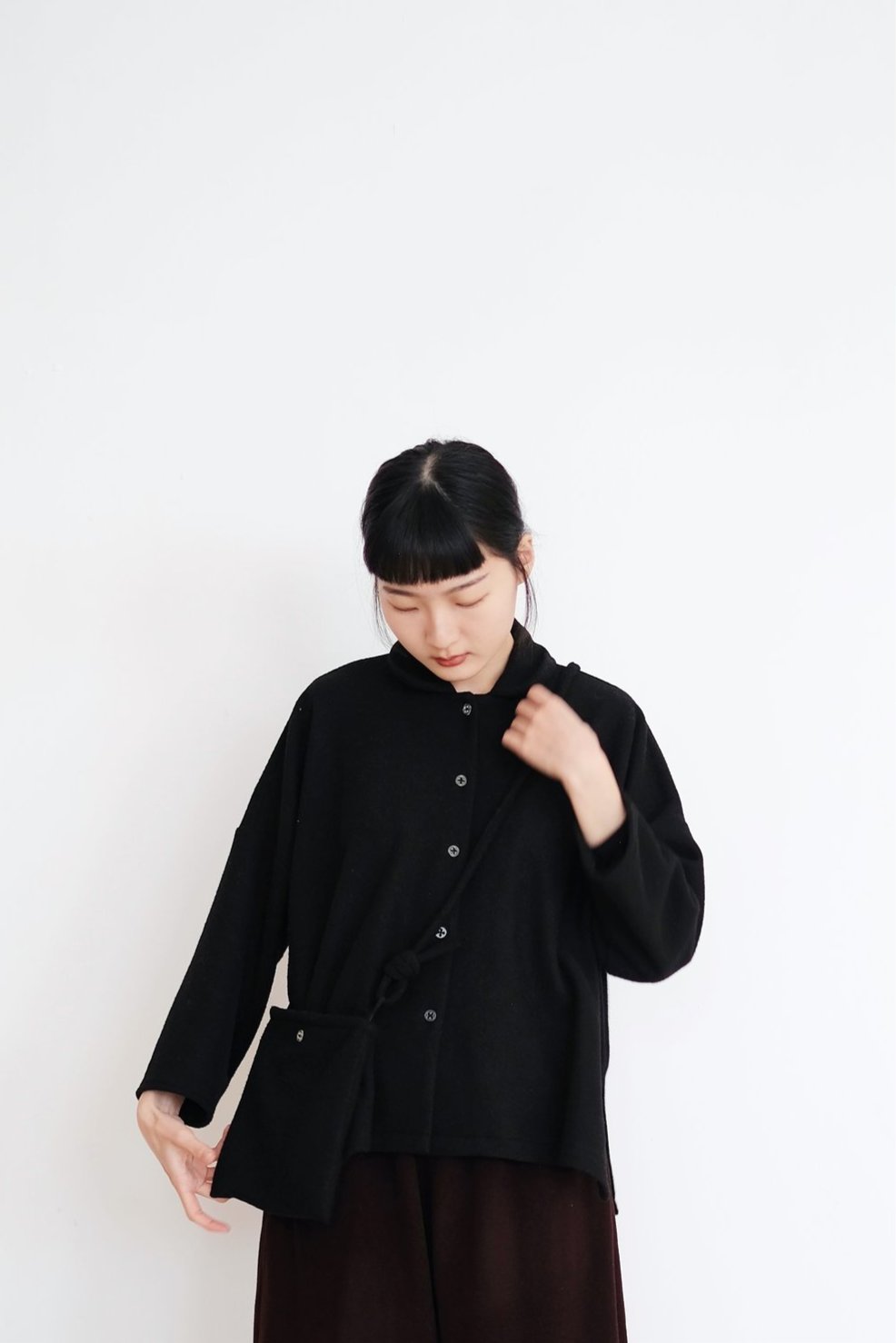 NYLA BOX BLOUSE (BLACK)