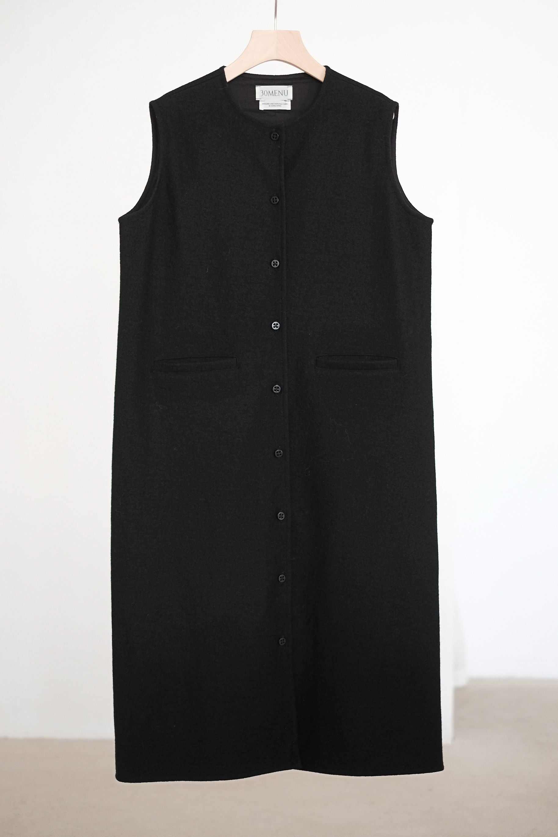 EADA SLEEVELESS COAT (BLACK)