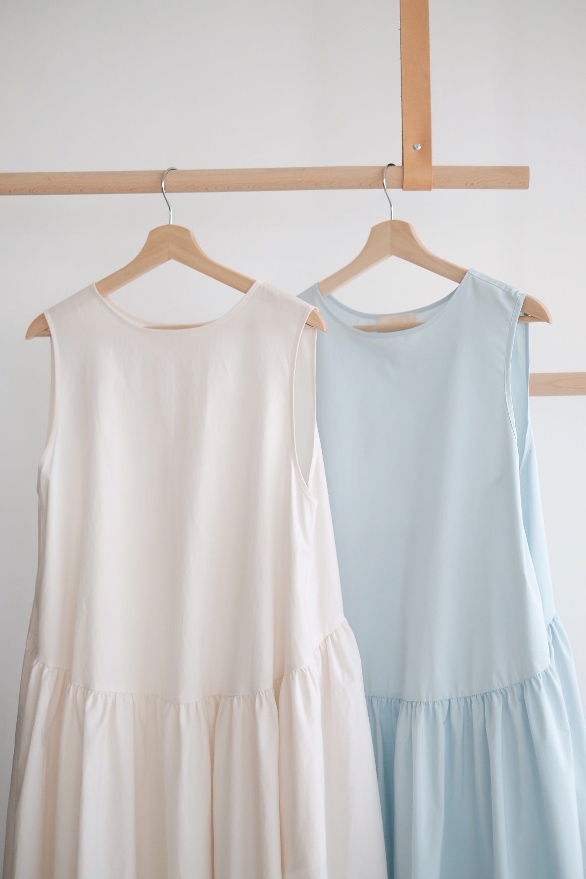 SLEEVELESS MILLET DRESS (WHITE)